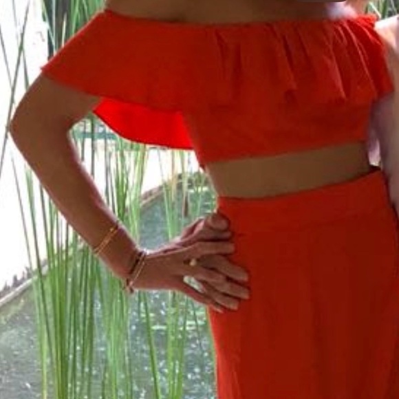 JAY GODFREY Red Ruffle Crop Top SZ 0
JAYGODFREY - Picture 14 of 14